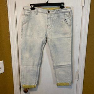 Meltin' Pot women's size 28 streaked light wash low waist roll cuff capri jeans